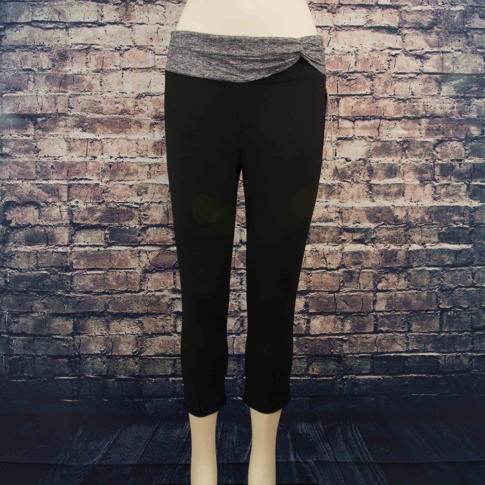 Gaiam Taylor Twisted Capri Leggings